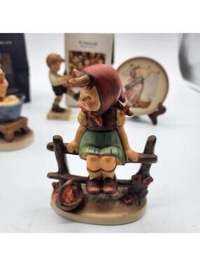 Goebel Hummel Girl on Fence Figurine TMK6 #112/1 Germany Mint Condition